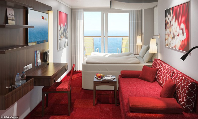 В Германии спустили на воду роскошный лайнер с полем для гольфа, аквапарком и 17 ресторанами В Германии спустили на воду роскошный лайнер с полем для гольфа, аквапарком и 17 ресторанами