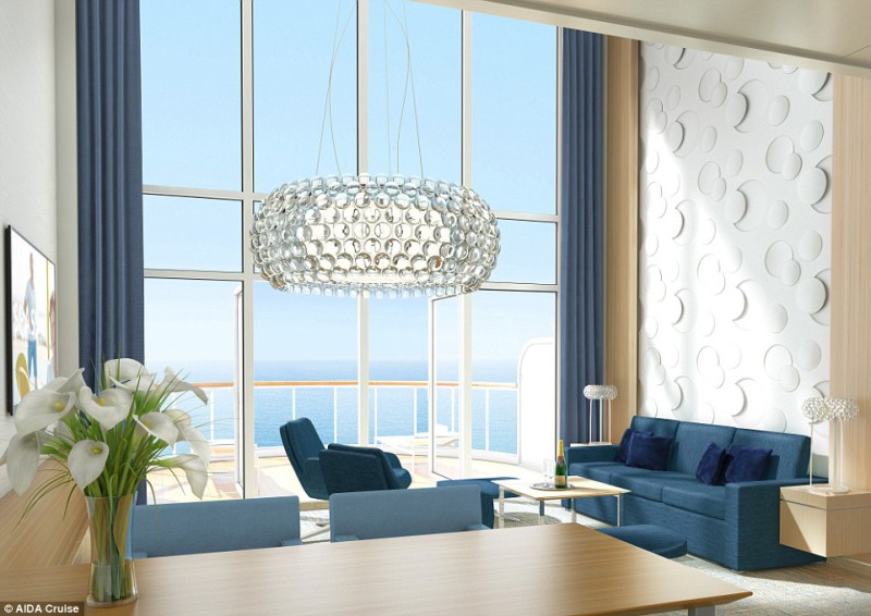 В Германии спустили на воду роскошный лайнер с полем для гольфа, аквапарком и 17 ресторанами В Германии спустили на воду роскошный лайнер с полем для гольфа, аквапарком и 17 ресторанами