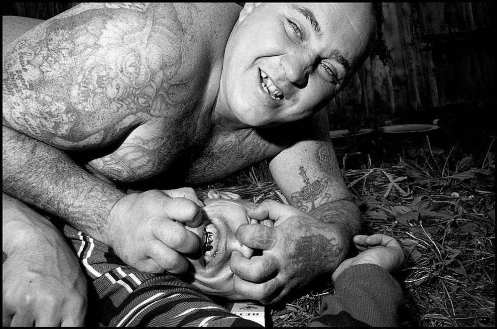 20 впечатляющих кадров из жизни сибирских бандитов глазами американца 20 впечатляющих кадров из жизни сибирских бандитов глазами американца