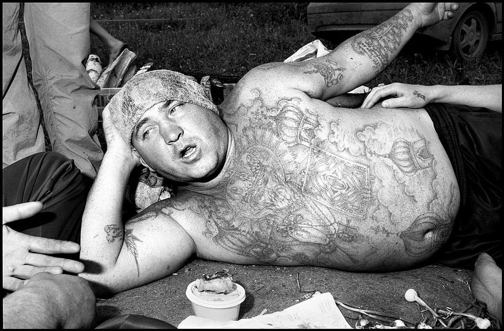 20 впечатляющих кадров из жизни сибирских бандитов глазами американца 20 впечатляющих кадров из жизни сибирских бандитов глазами американца