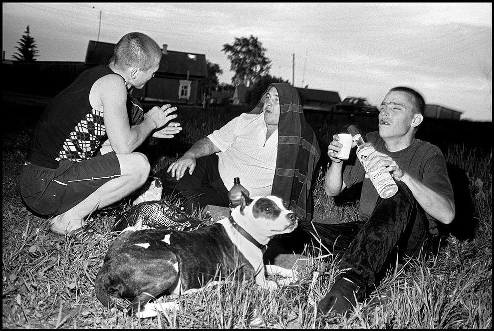 20 впечатляющих кадров из жизни сибирских бандитов глазами американца 20 впечатляющих кадров из жизни сибирских бандитов глазами американца