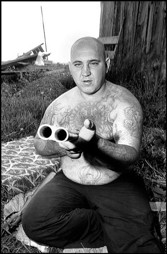 20 впечатляющих кадров из жизни сибирских бандитов глазами американца 20 впечатляющих кадров из жизни сибирских бандитов глазами американца