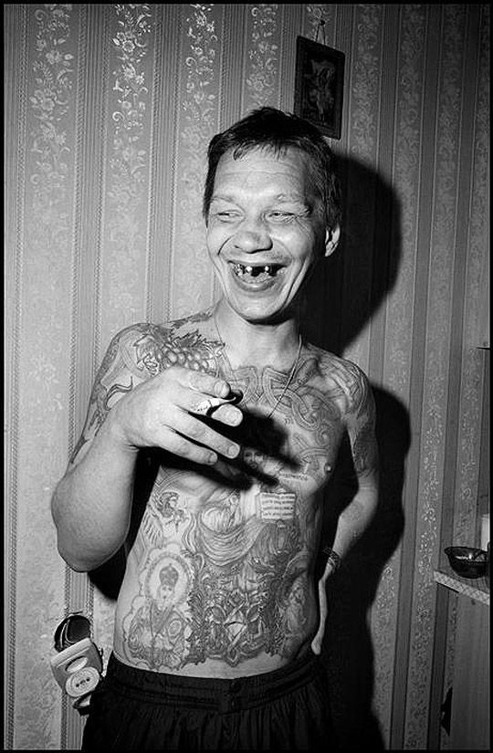 20 впечатляющих кадров из жизни сибирских бандитов глазами американца 20 впечатляющих кадров из жизни сибирских бандитов глазами американца