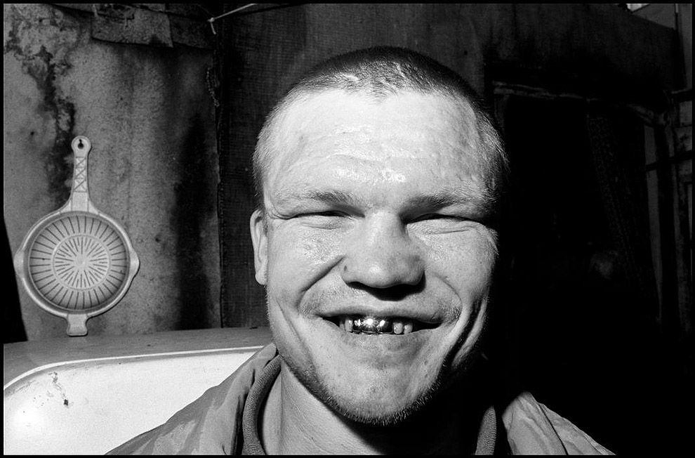 20 впечатляющих кадров из жизни сибирских бандитов глазами американца 20 впечатляющих кадров из жизни сибирских бандитов глазами американца