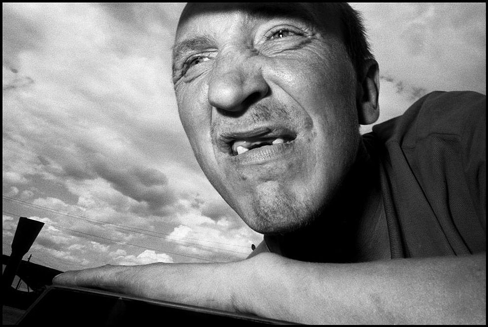 20 впечатляющих кадров из жизни сибирских бандитов глазами американца 20 впечатляющих кадров из жизни сибирских бандитов глазами американца