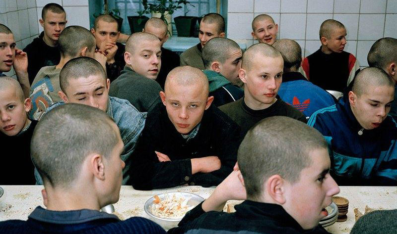 Жизнь малолетних заключенных в колониях Сибири