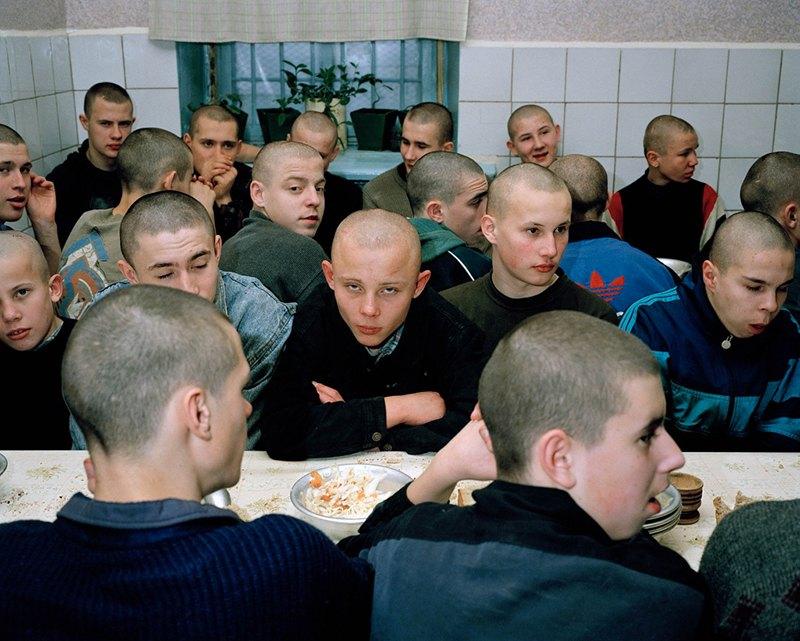 Жизнь малолетних заключенных в колониях Сибири