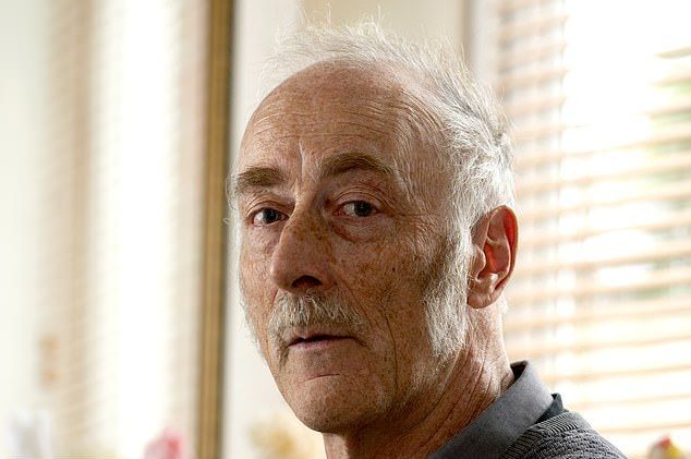 62-летний инженер живет с 9 секс-куклами