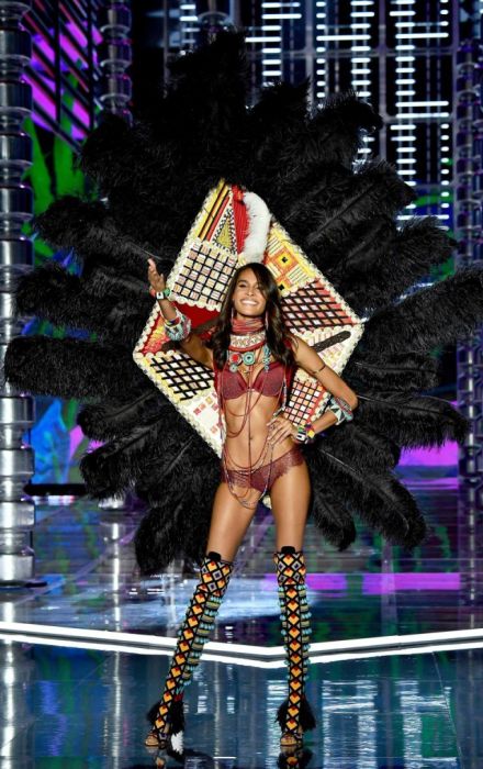 Модный показ Victoria's Secret в Шанхае