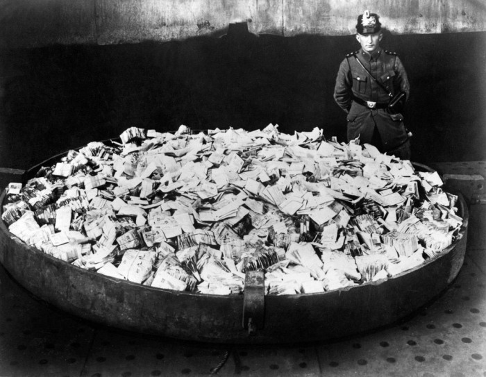 Инфляция в Германии в 1923 году Инфляция в Германии в 1923 году