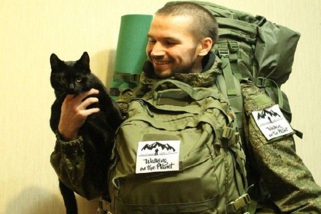 Житель Мурманска в компании кота отправился в пеший поход во Владивосток