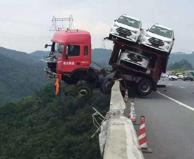 Бывают в жизни огорчения..