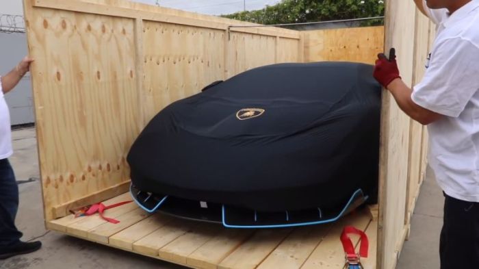 Распаковка суперкара Lamborghini Centenario