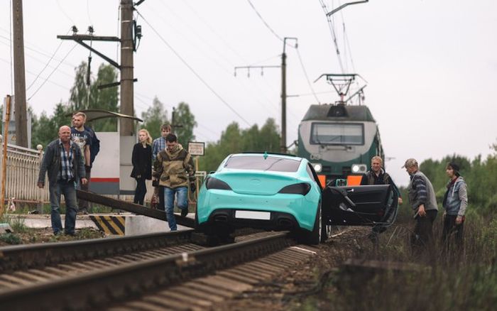 Не лучший способ сделать снимки своего автомобиля