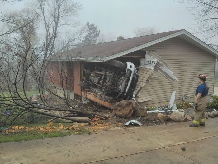 Разрушил дом