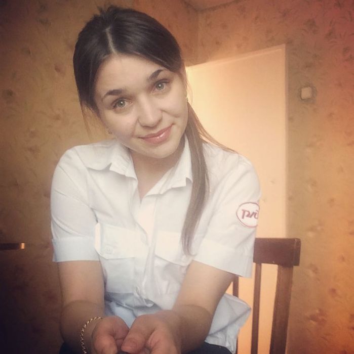 Симпатичные девушки, работающие на железной дороге