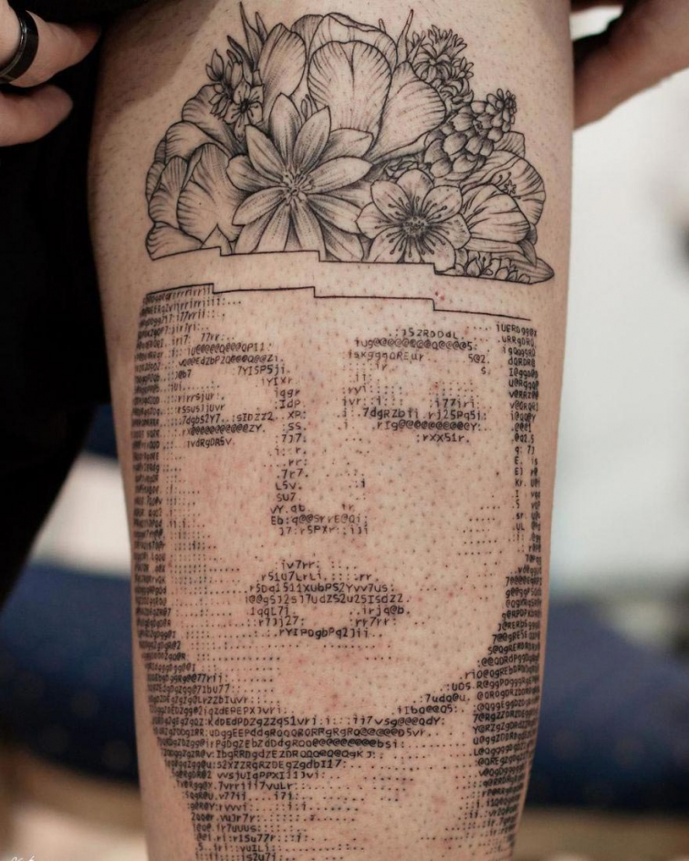 Татуировщик использует компьютерные коды для создания татуировок, и результат впечатляет