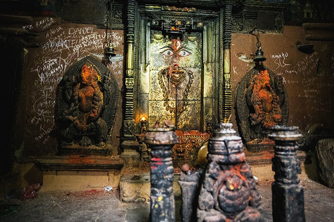 Прогулка по столице Непала (57 фото) Прогулка по столице Непала (57 фото)