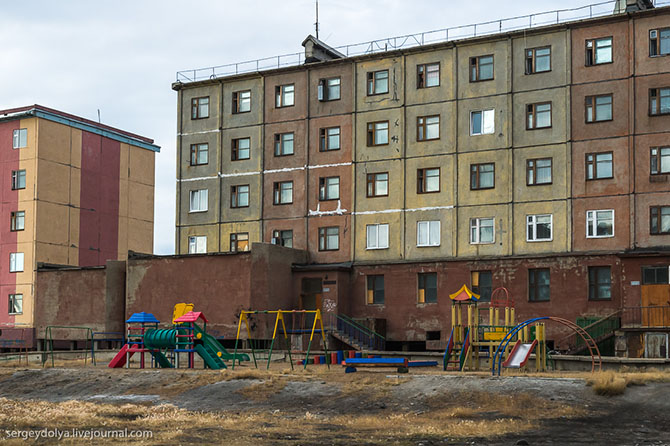Чем выживает самый северный порт России