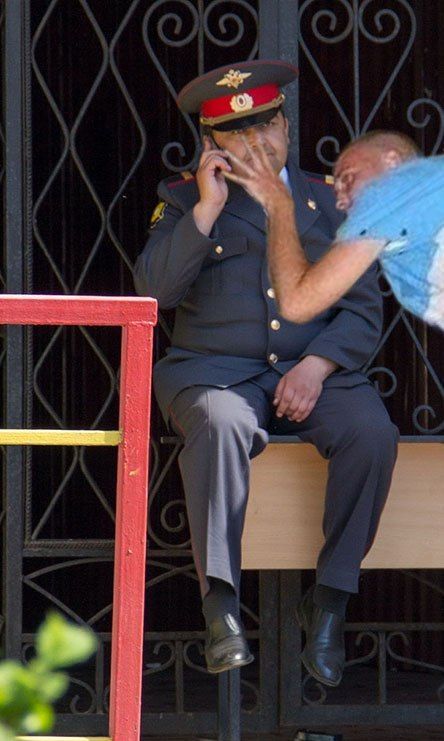 Фотожабы на грустного полицейского (38 фото)