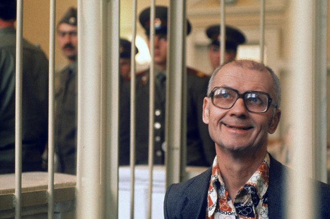 «Тунеядцев не держим!» или неожиданные места работы знаменитых серийных убийц «Тунеядцев не держим!» или неожиданные места работы знаменитых серийных убийц