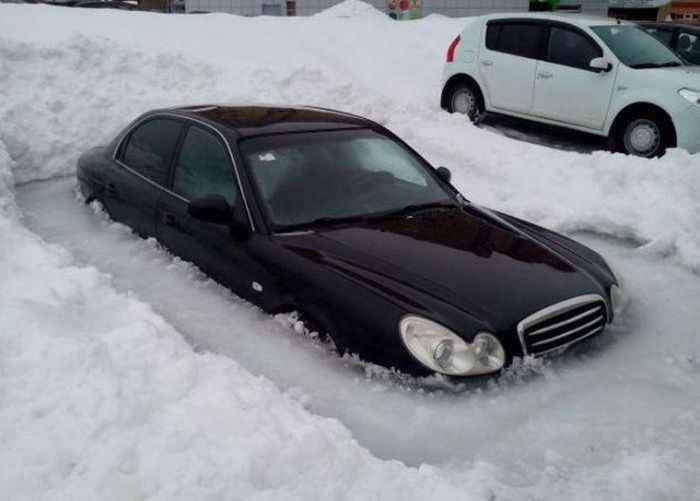 Автомобили, скованные льдом