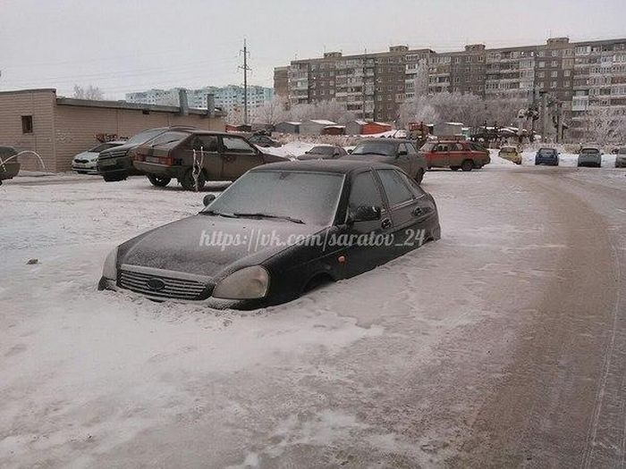 Автомобили, скованные льдом