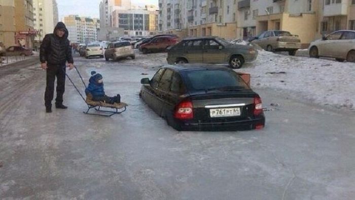 Автомобили, скованные льдом