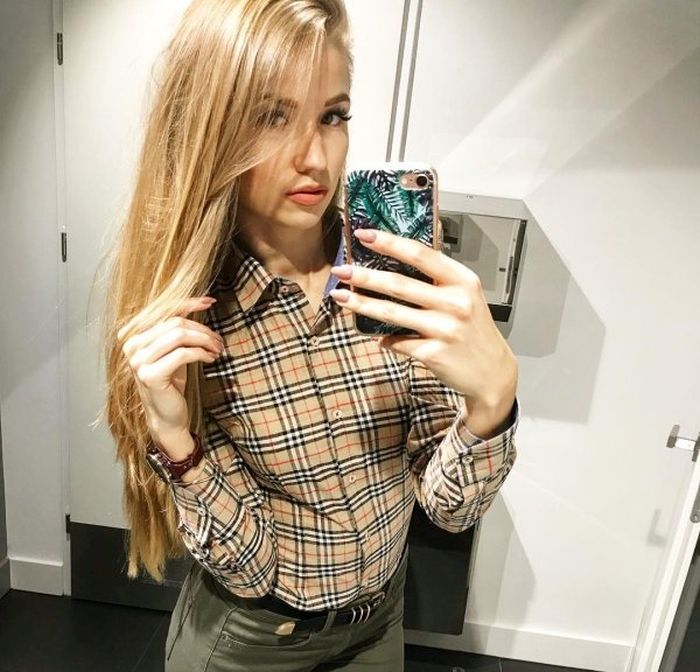 Девушки в рубашках