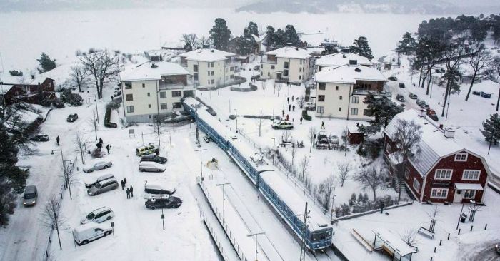 20-летняя уборщица угнала поезд (14 фото)