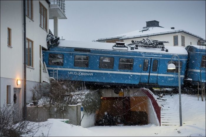 20-летняя уборщица угнала поезд (14 фото)
