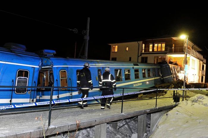 20-летняя уборщица угнала поезд (14 фото)