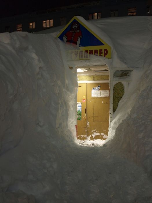 Норильск после сильнейшего снегопада (44 фото)