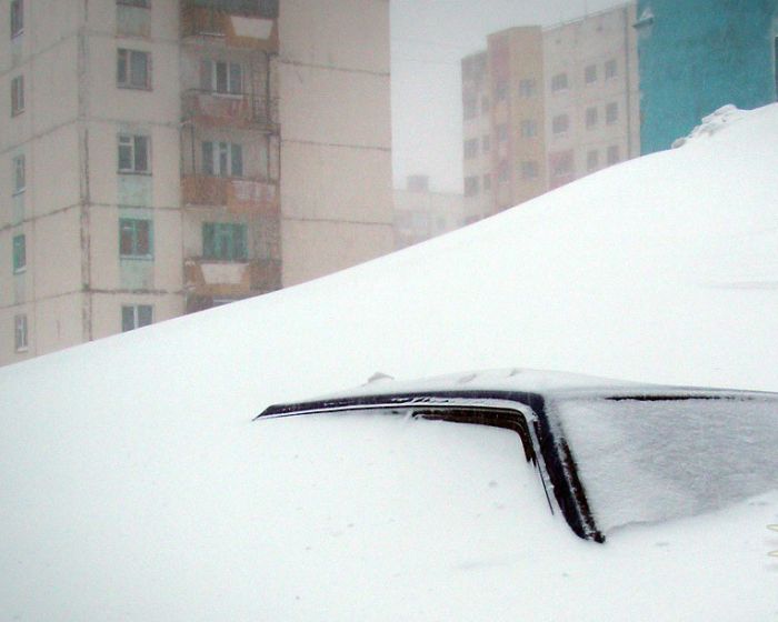 Норильск после сильнейшего снегопада (44 фото)