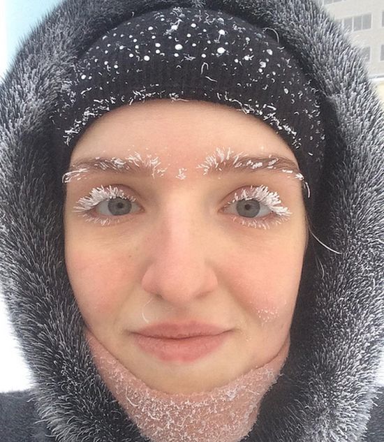 Жительница Якутска показала всем свои заледеневшие ресницы