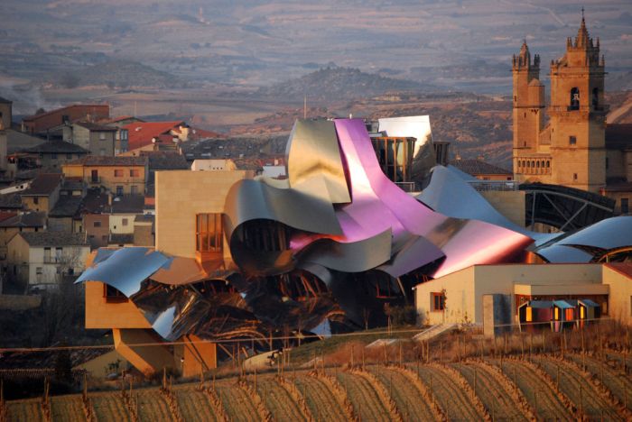 Удивительная гостиница при винодельне Marqu'es de Riscal