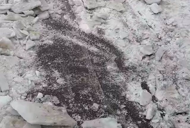 В Москве вместе со снегом уходит асфальт