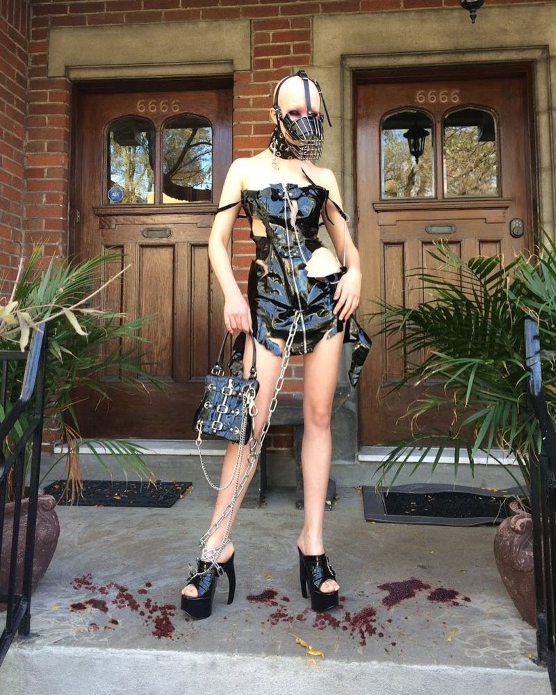 В диком мире Instagram водятся фекальные монстры