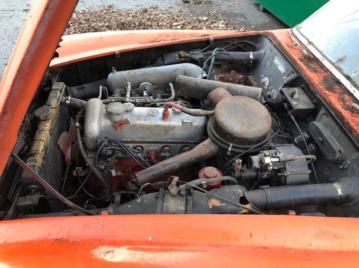 Классический Mercedes-Benz 190 SL найден в заброшенном гараже Уолтема