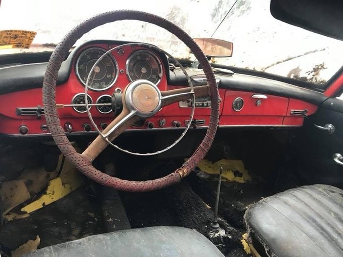 Классический Mercedes-Benz 190 SL найден в заброшенном гараже Уолтема