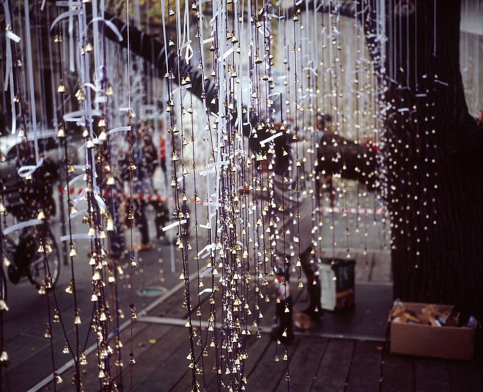 12 тысяч бубенцов на дереве