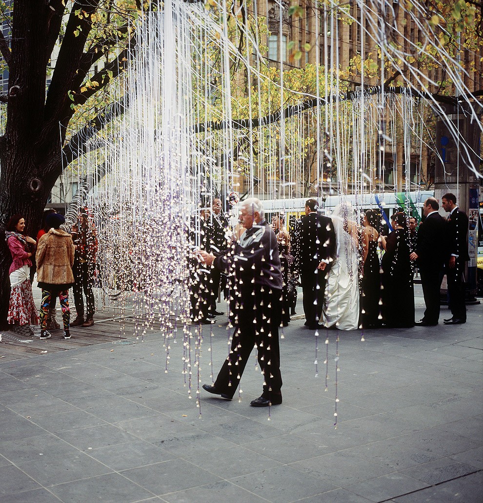 12 тысяч бубенцов на дереве