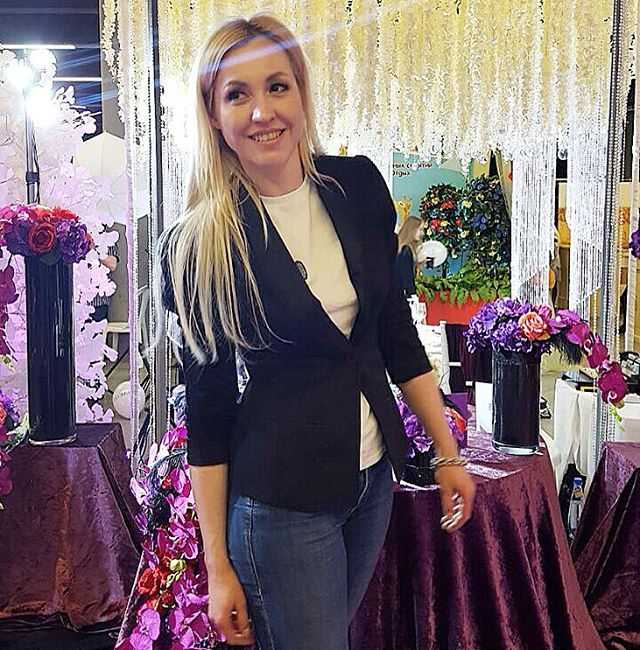 Потрясающие мраморно-зеркальные десерты Ольги Носковой, выглядящие слишком красивыми, чтобы их съесть