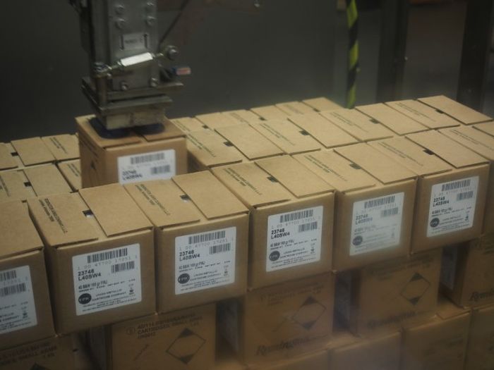 Производство патронов на заводе компании Remington