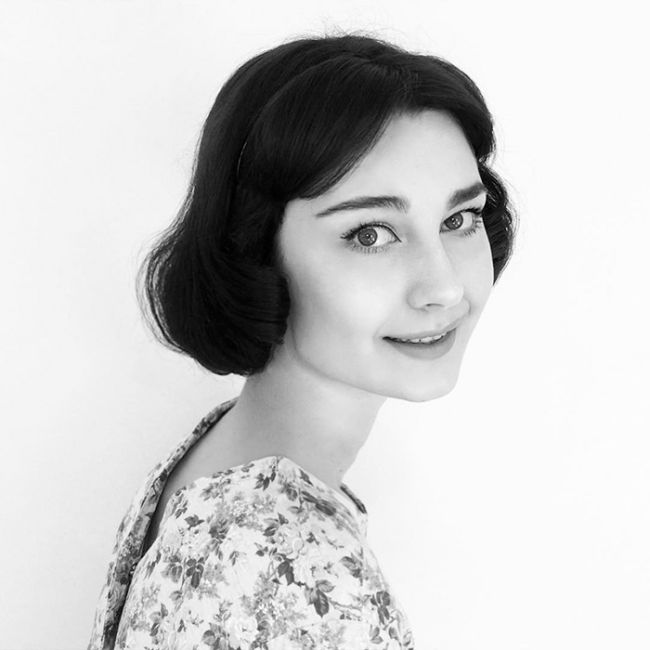 Аннелис Франсин - 17-летняя девушка, которая может превратить себя в любую красавицу прошлого