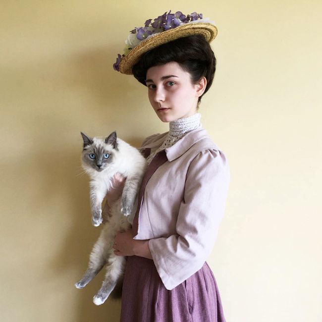 Аннелис Франсин - 17-летняя девушка, которая может превратить себя в любую красавицу прошлого