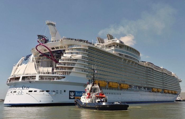 Самый большой в мире круизный лайнер Harmony of the Seas отправился в первое плавание
