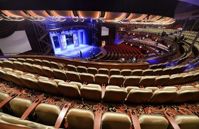 Самый большой в мире круизный лайнер Harmony of the Seas отправился в первое плавание