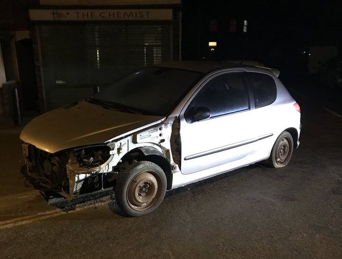 Полиция Англии остановила подозрительный автомобиль