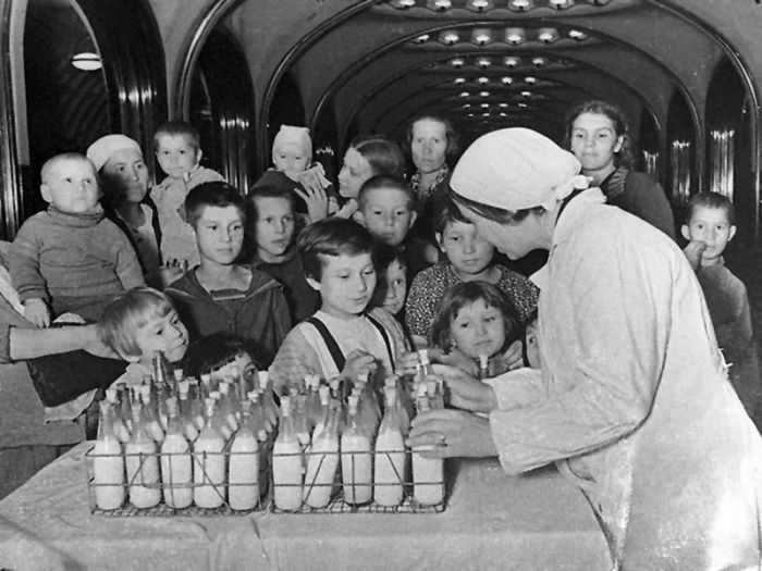 Московское метро, ставшее для многих домом во время войны Московское метро, ставшее для многих домом во время войны